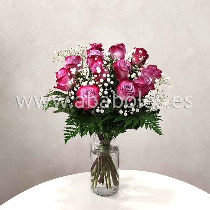 12 Rosas Fucsias de tallo corto